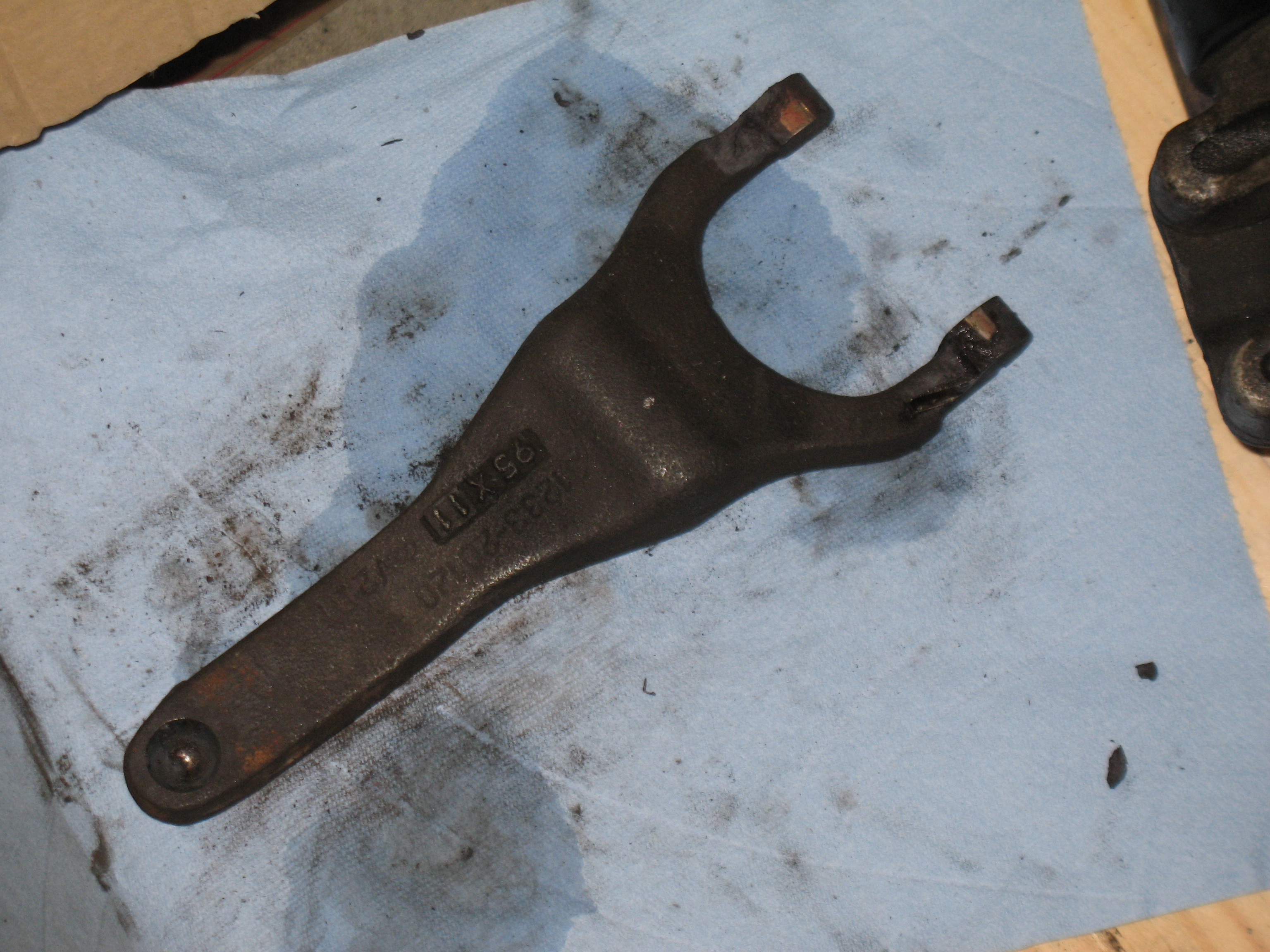 throwout arm freed from clutch wear dust